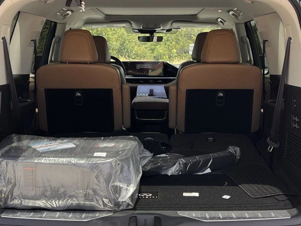 New 2027 RADIANT WHITE INFINITI Luxe 4WD image 26