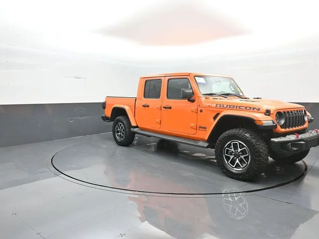 Used 2025  Jeep Rubicon image 2