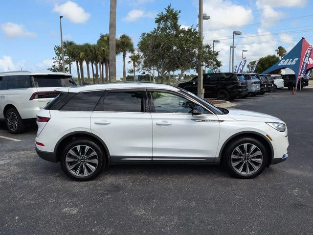 Certified Used 2020 White Lincoln Reserve image 3