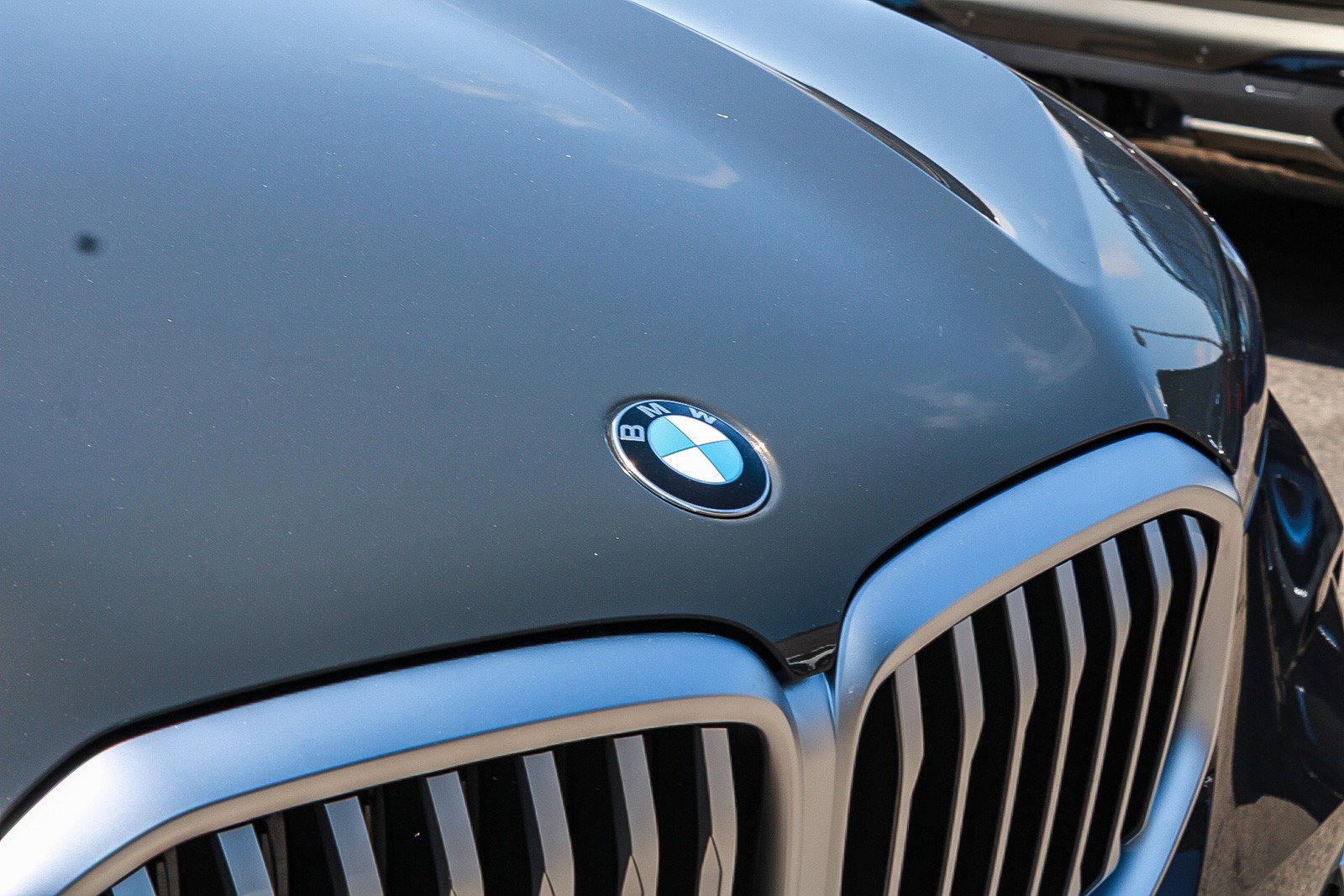 New 2026 Dravit Grey Metallic BMW xDrive40i image 9