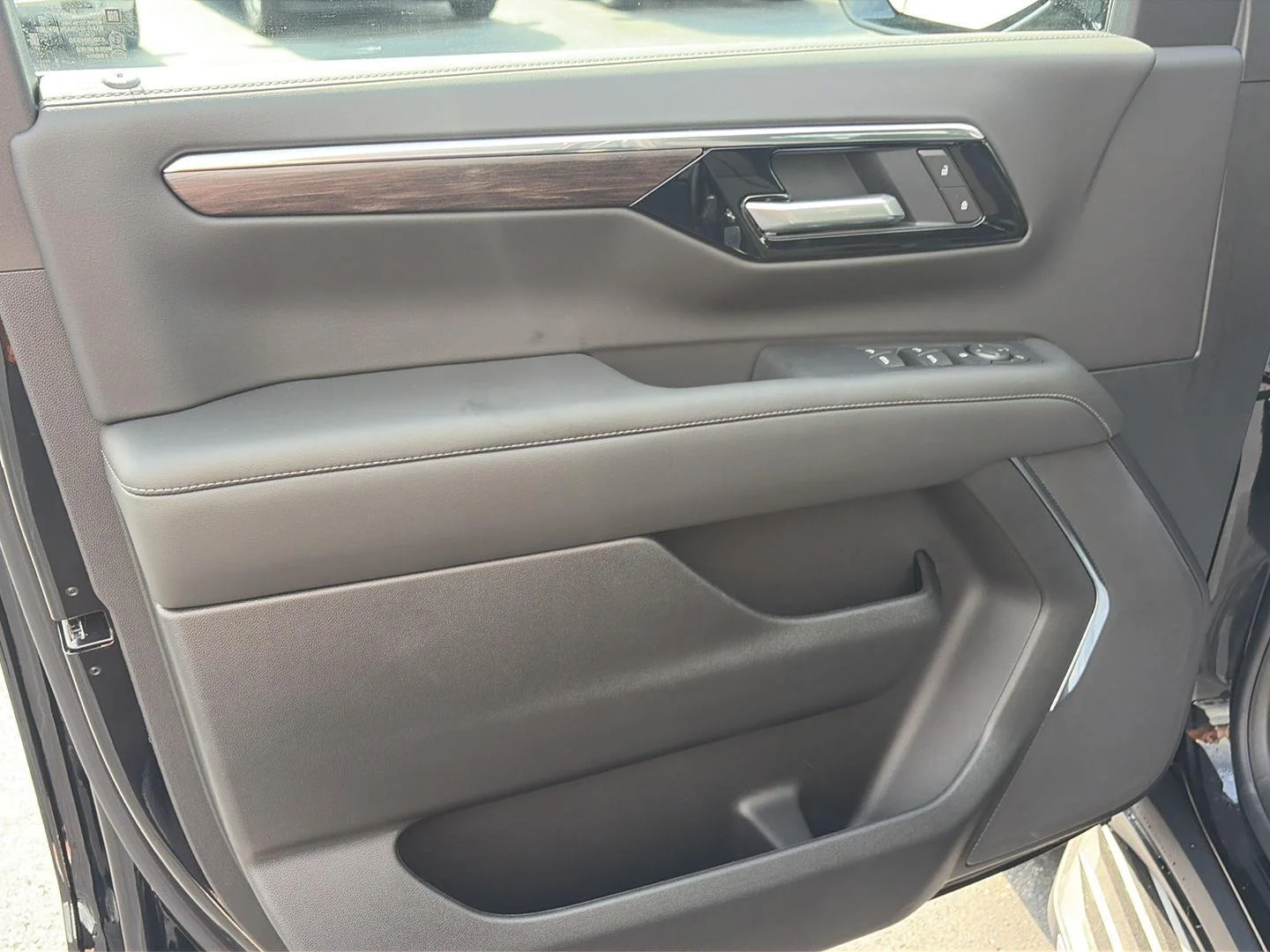 2026 Chevrolet Tahoe LS - Photo 9