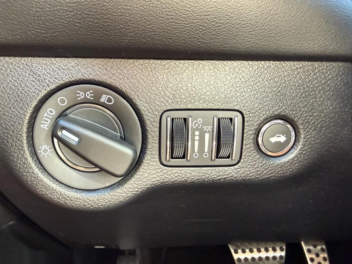 Used 2020 Blue Dodge Srt Hellcat Redeye image 29