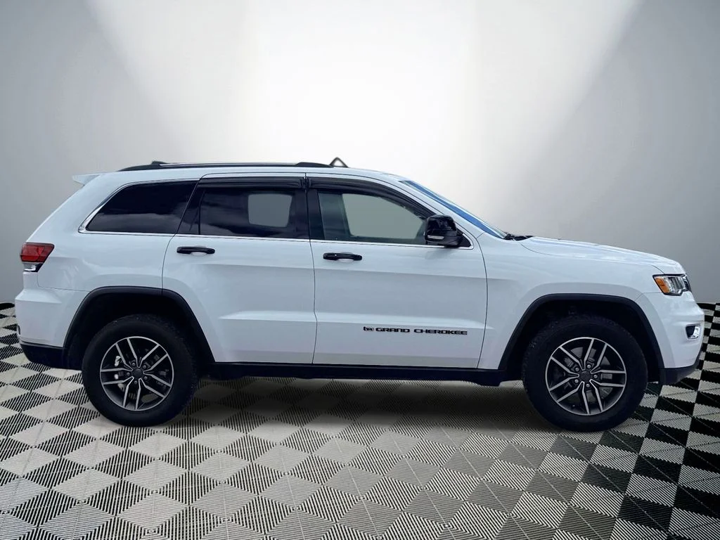 Used 2022 White Jeep Limited image 6