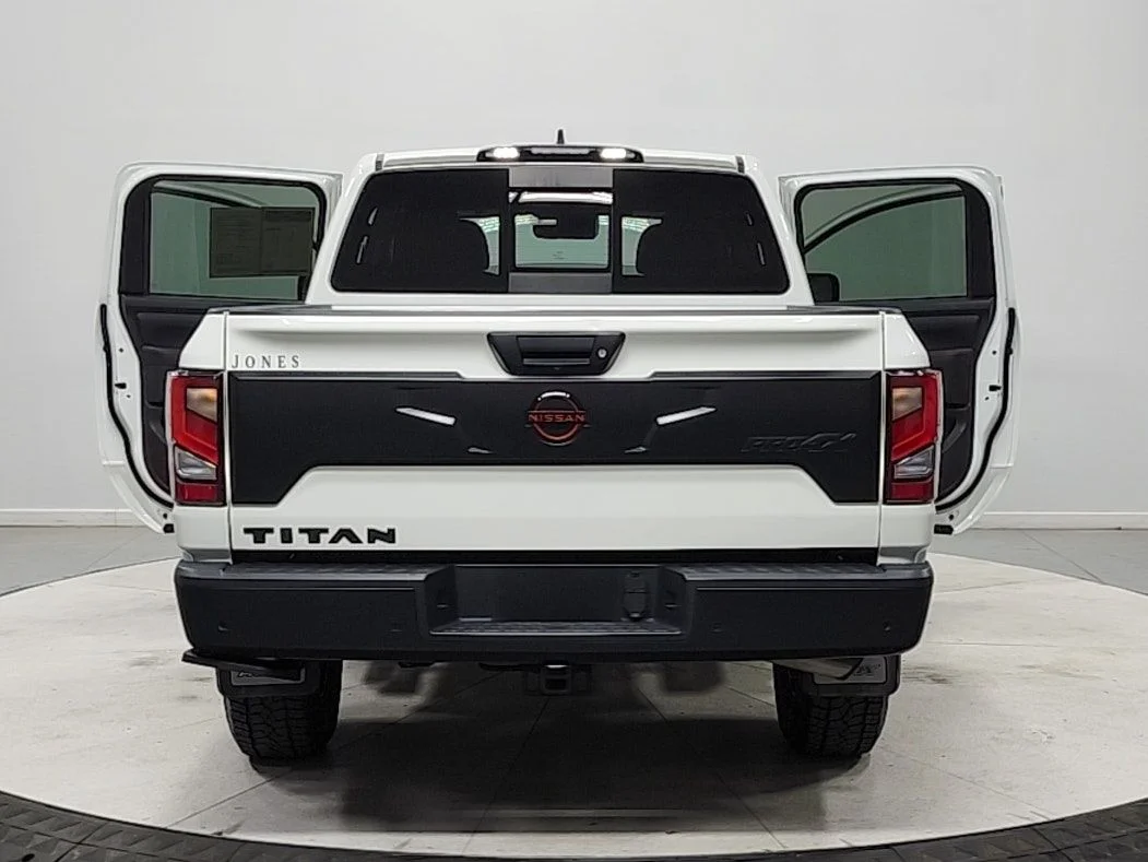 Used 2023 White Nissan PRO-4X image 14
