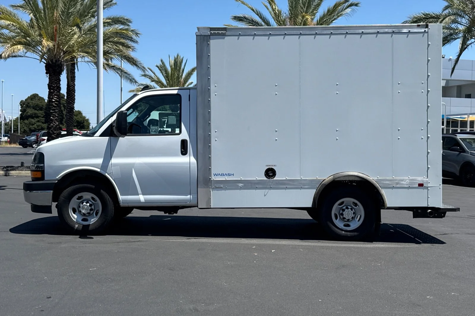2025 Chevrolet Express Cutaway 3500 1WT view 6
