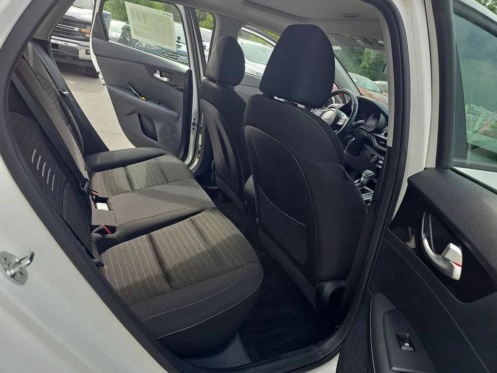 Used 2019 White Kia S image 11