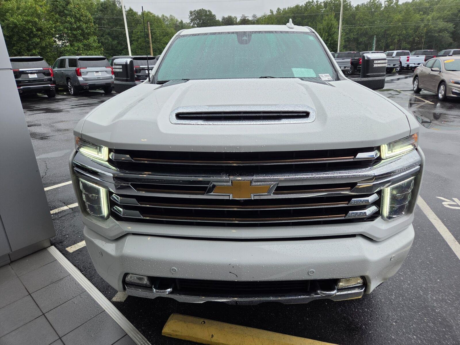 Used 2021 SUMMIT WHITE Chevrolet High Country image 2