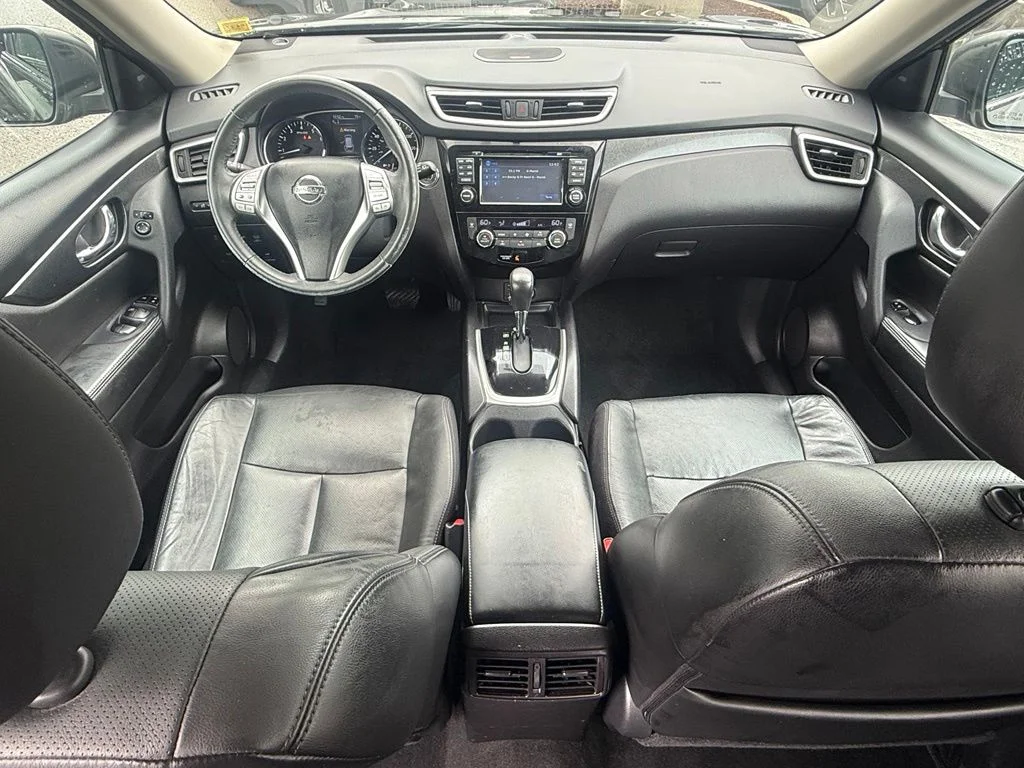 Used 2015 Black Nissan SL image 22
