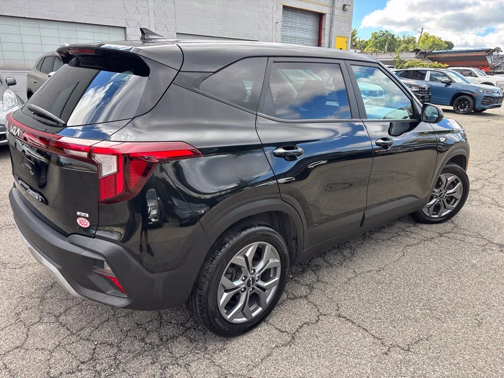 Used 2024 Black Kia LX image 6