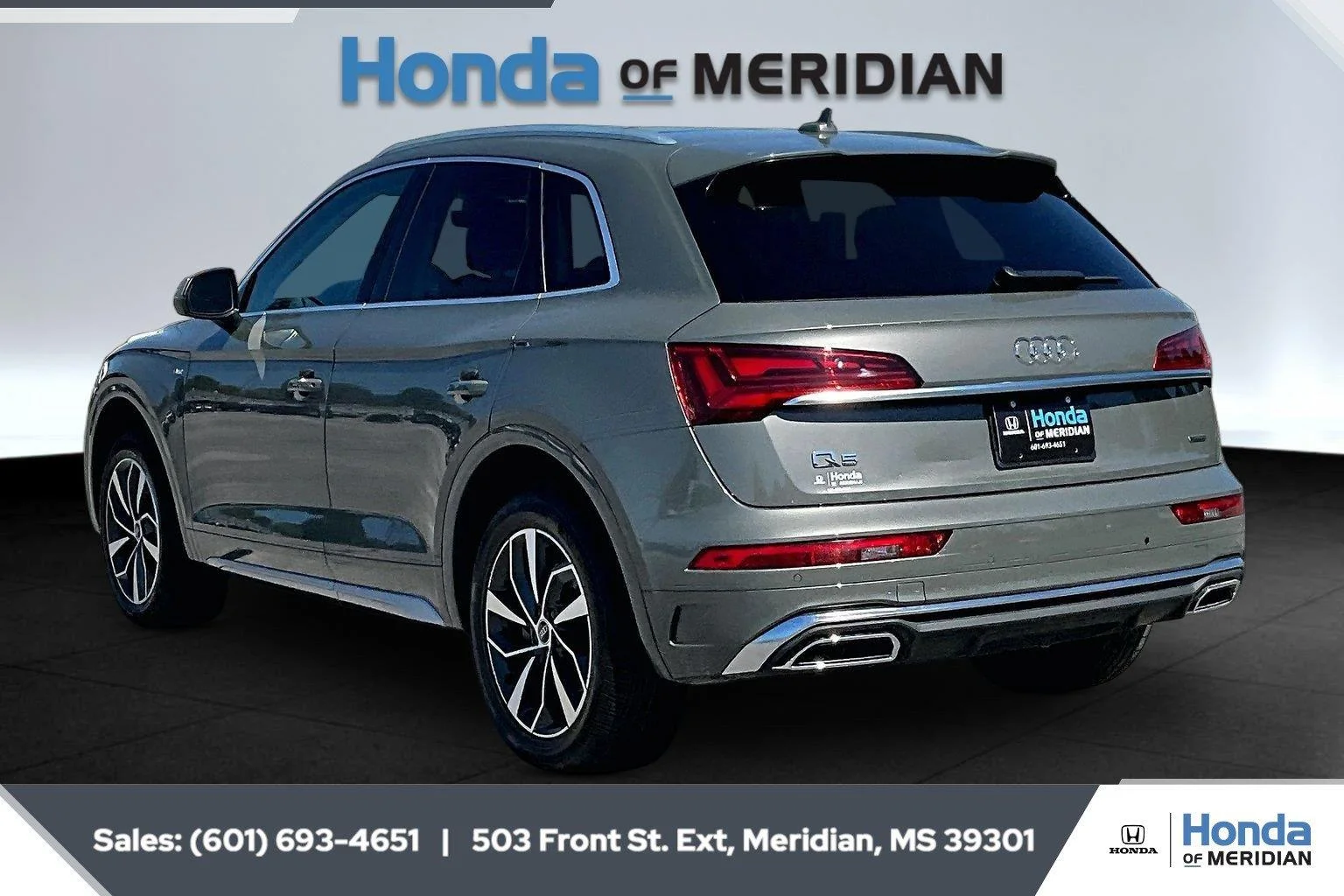 Used 2024  Audi S line Premium Plus image 2