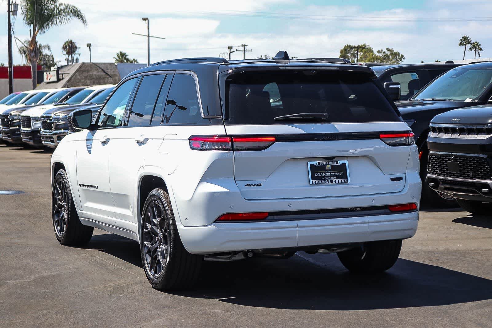 New 2026 Bright White Clear-Coat Exterior Paint Jeep Summit image 6