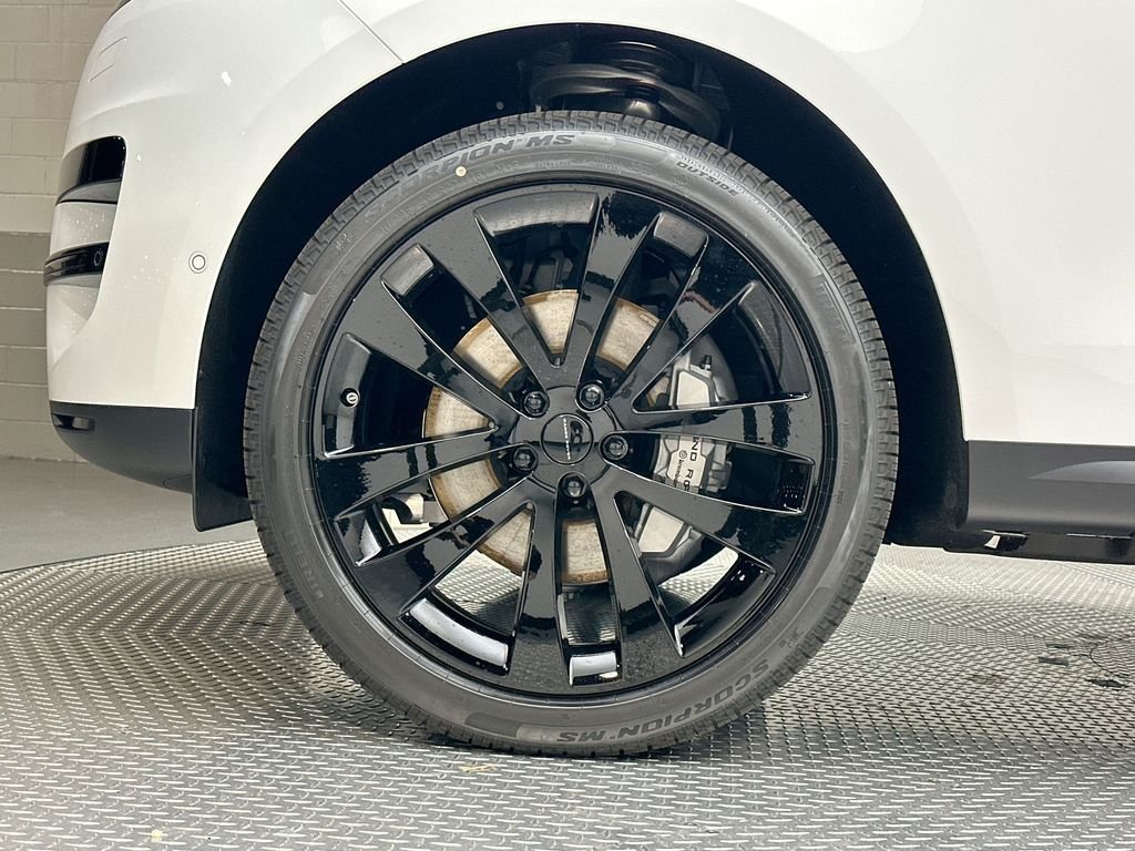 New 2026 Fuji White Land Rover SE image 13