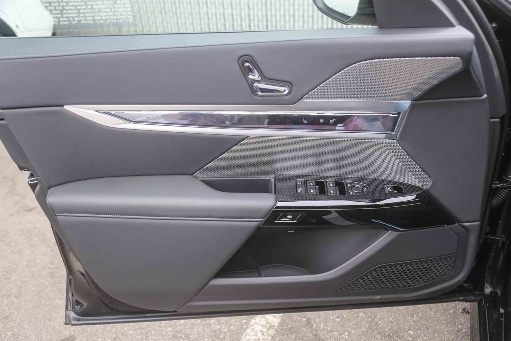New 2026 Black Sapphire Metallic BMW 740i image 16