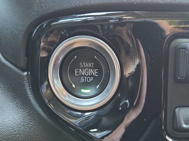 Used 2024 Volcanic Red Tintcoat GMC Elevation image 17