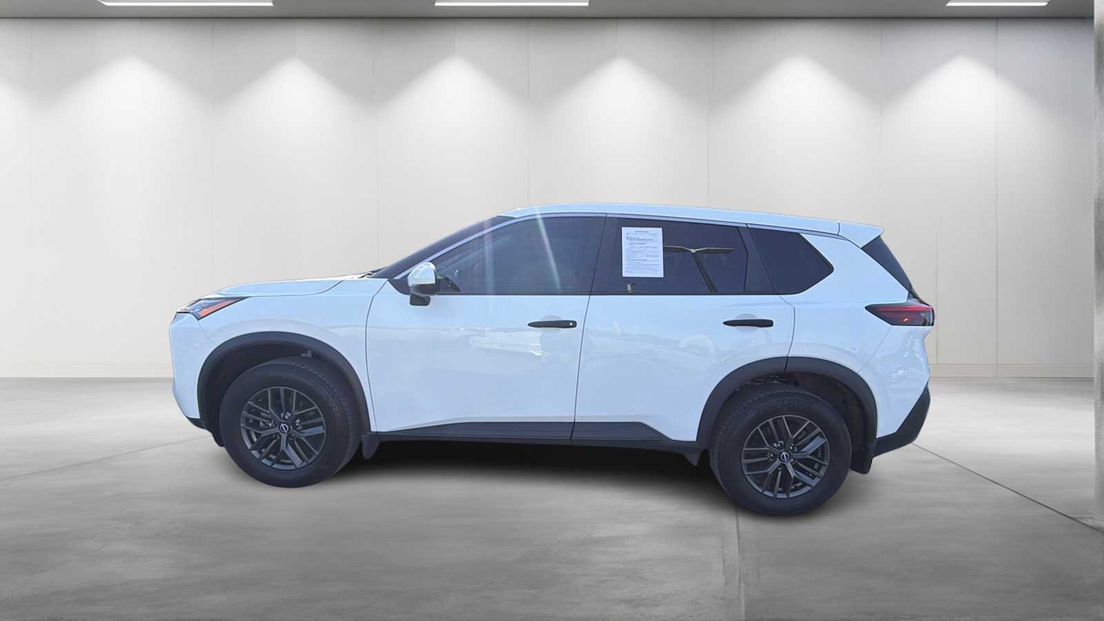 Used 2022 Glacier White Nissan S image 5