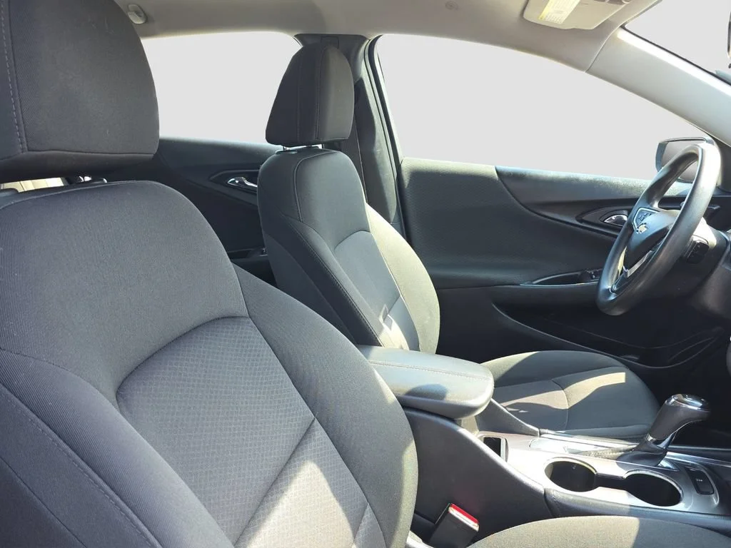 Used 2018 MOSAIC BLACK METALLIC Chevrolet LT image 19