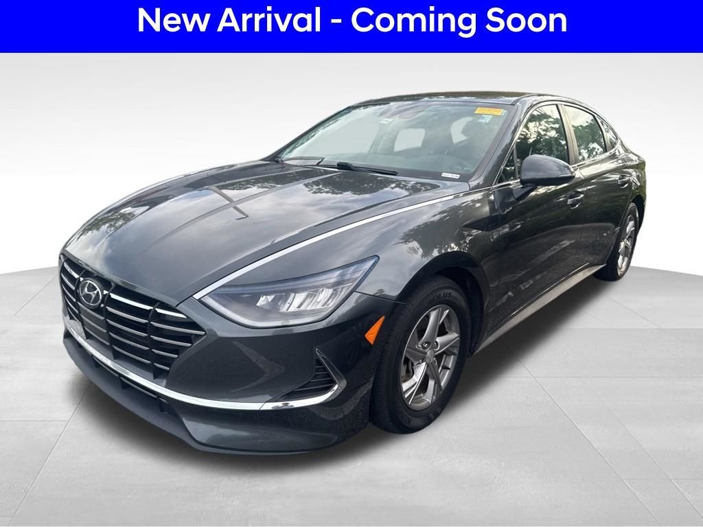 Certified Used 2022 Gray Hyundai SE image 2
