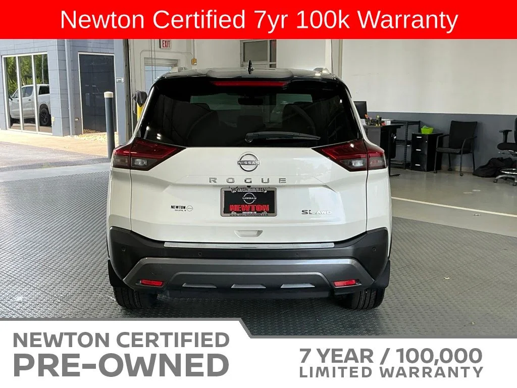 Certified Used 2023 Pearl White Tricoat/Super Black Nissan SL image 5