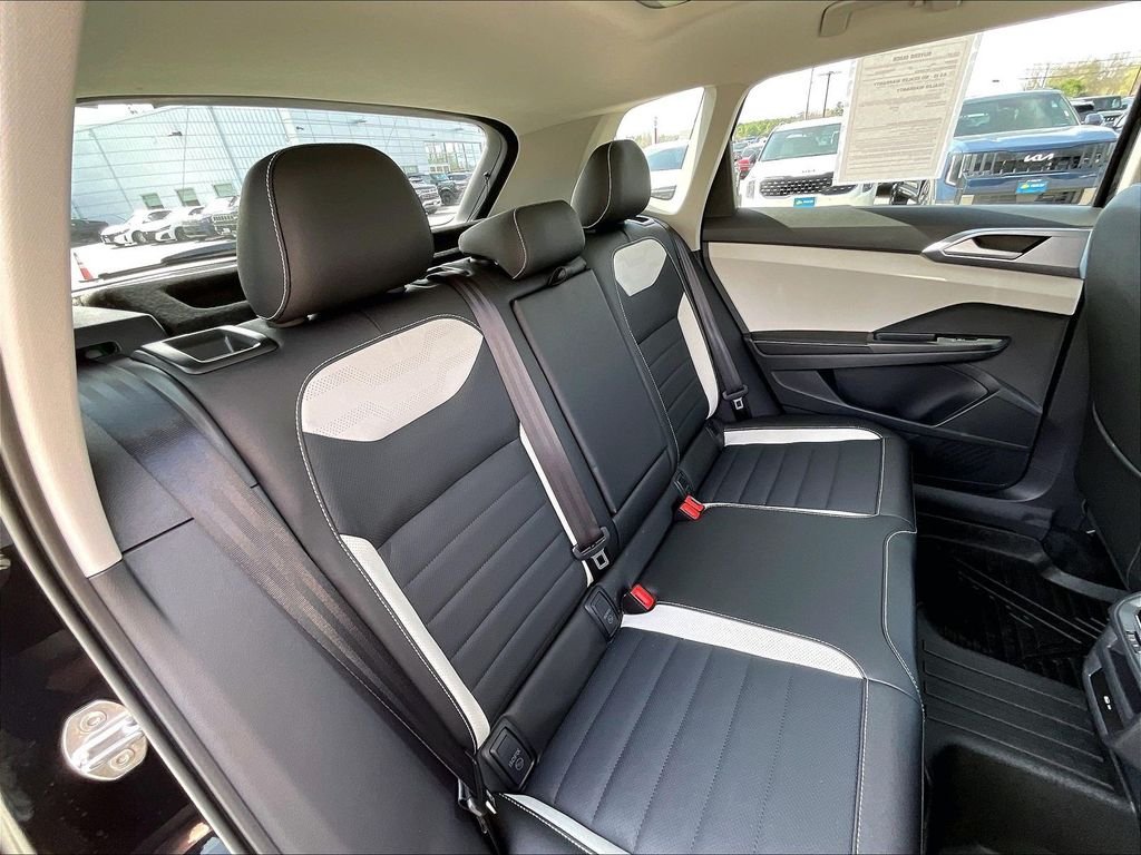 Used 2025 Deep Black Pearl Volkswagen 1.5T SEL image 15