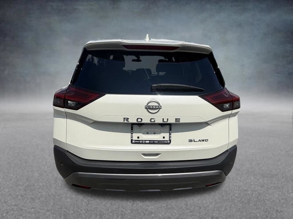 Used 2023 White Nissan SL image 4
