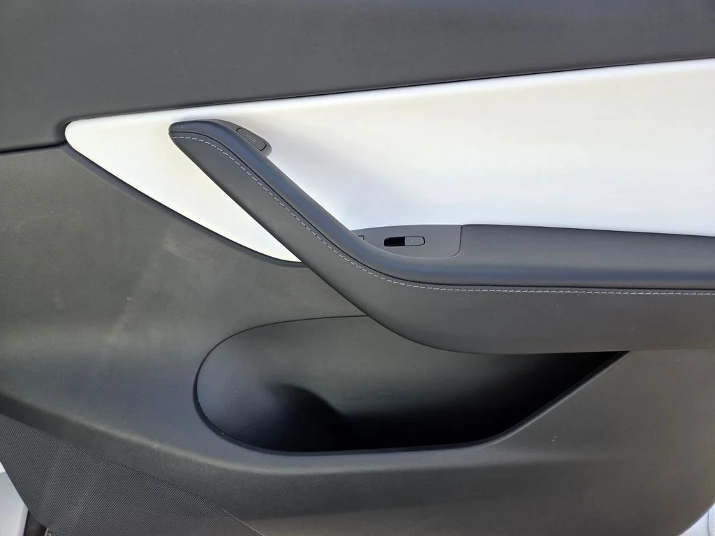 Used 2020  Tesla Long Range image 22