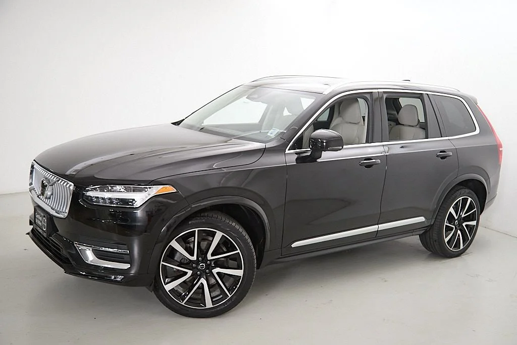 Certified Used 2024 Onyx Black Volvo Plus image 3