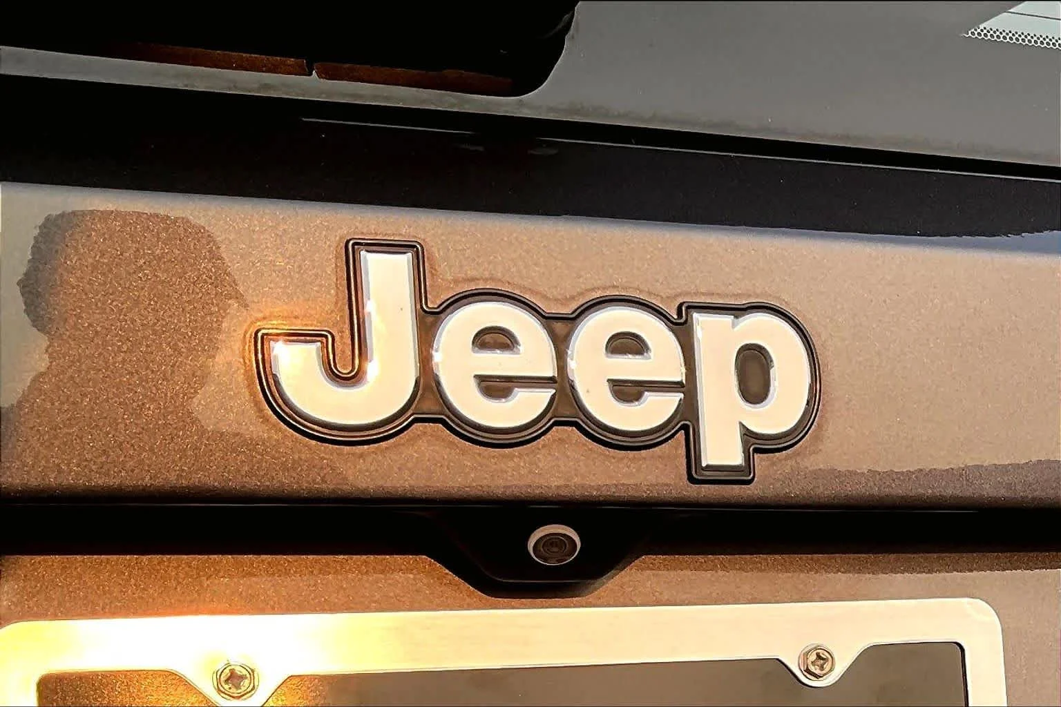 Used 2020 Granite Crystal Metallic Clearcoat Jeep Sport image 31