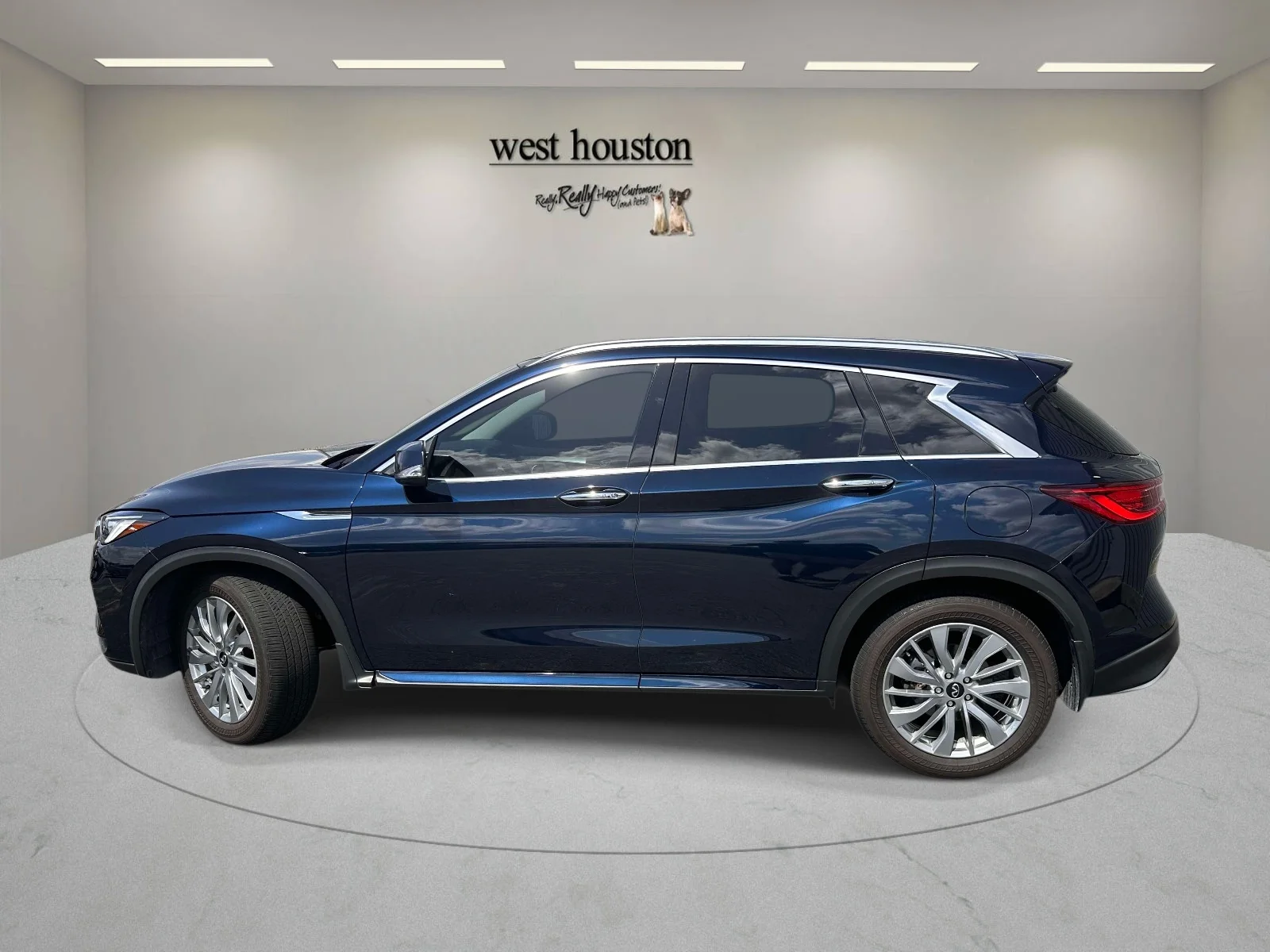 Used 2023 Hermosa Blue INFINITI LUXE image 10