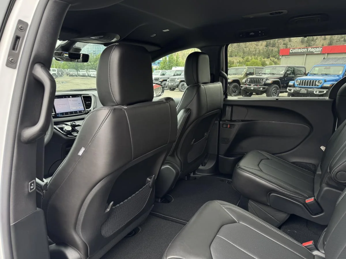 New 2027 White Chrysler SXT image 11