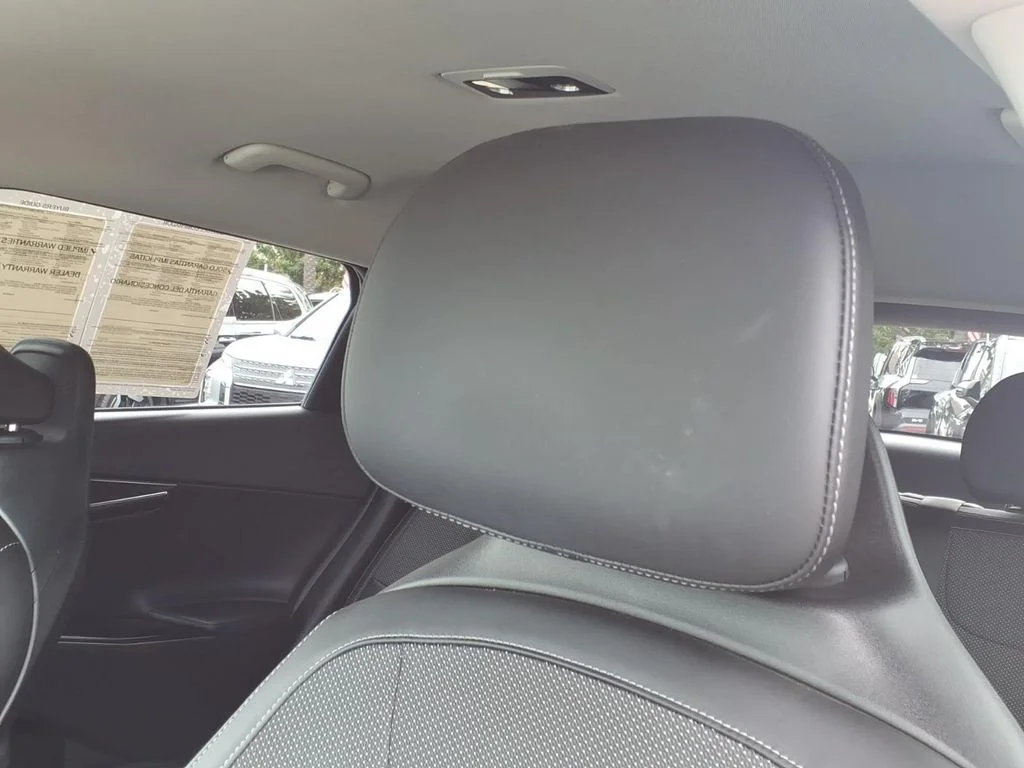 Certified Used 2025 White Kia Light image 14