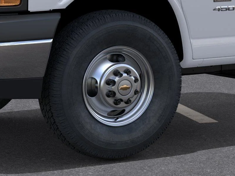 New 2026 Summit White Chevrolet 2WT image 9