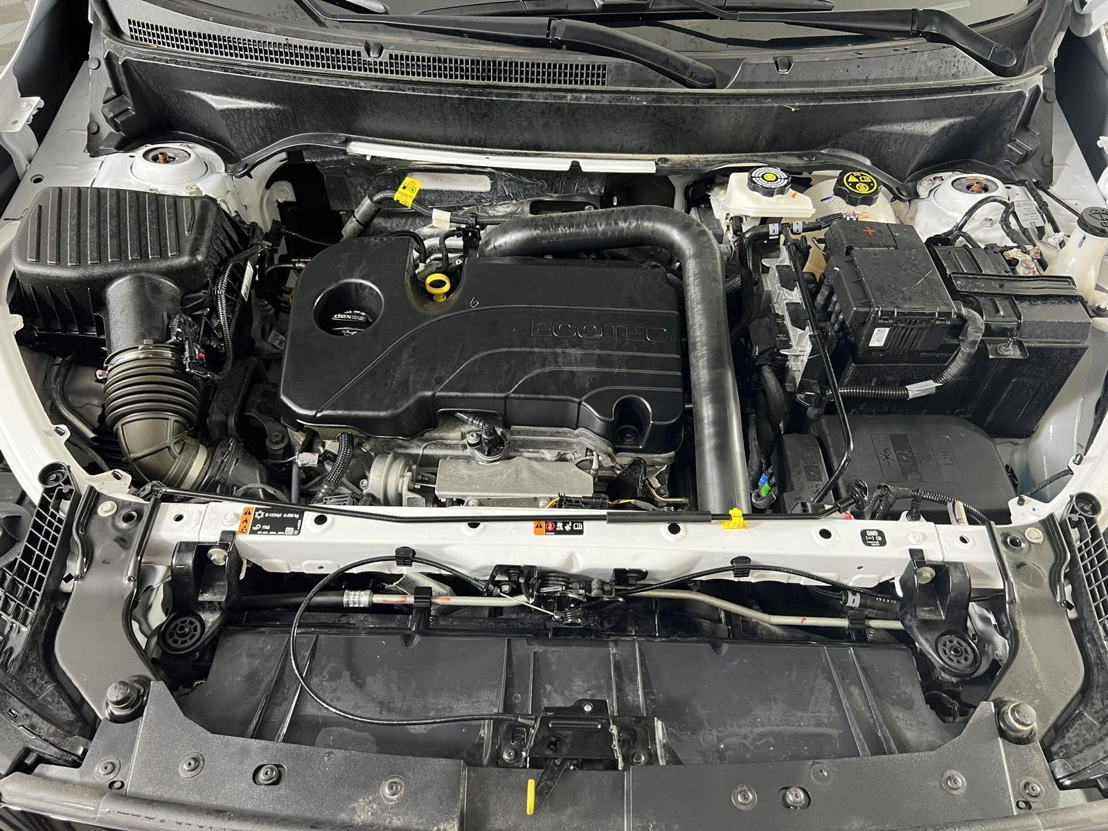 Used 2024 Summit White GMC SLE image 30