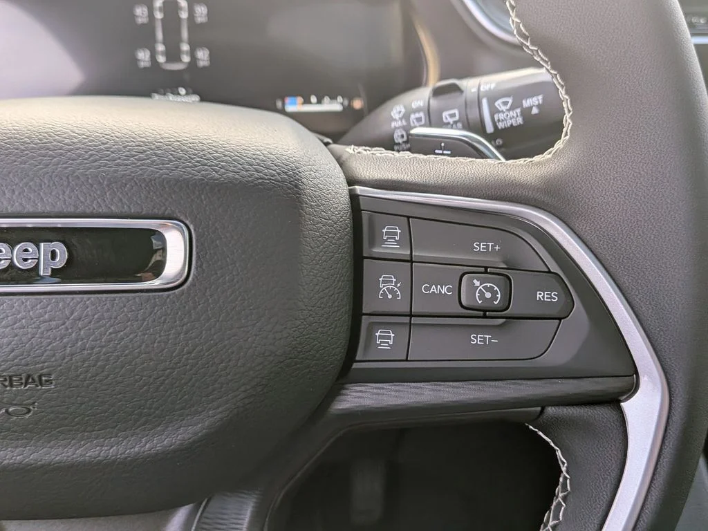 New 2025 White Jeep Laredo image 19