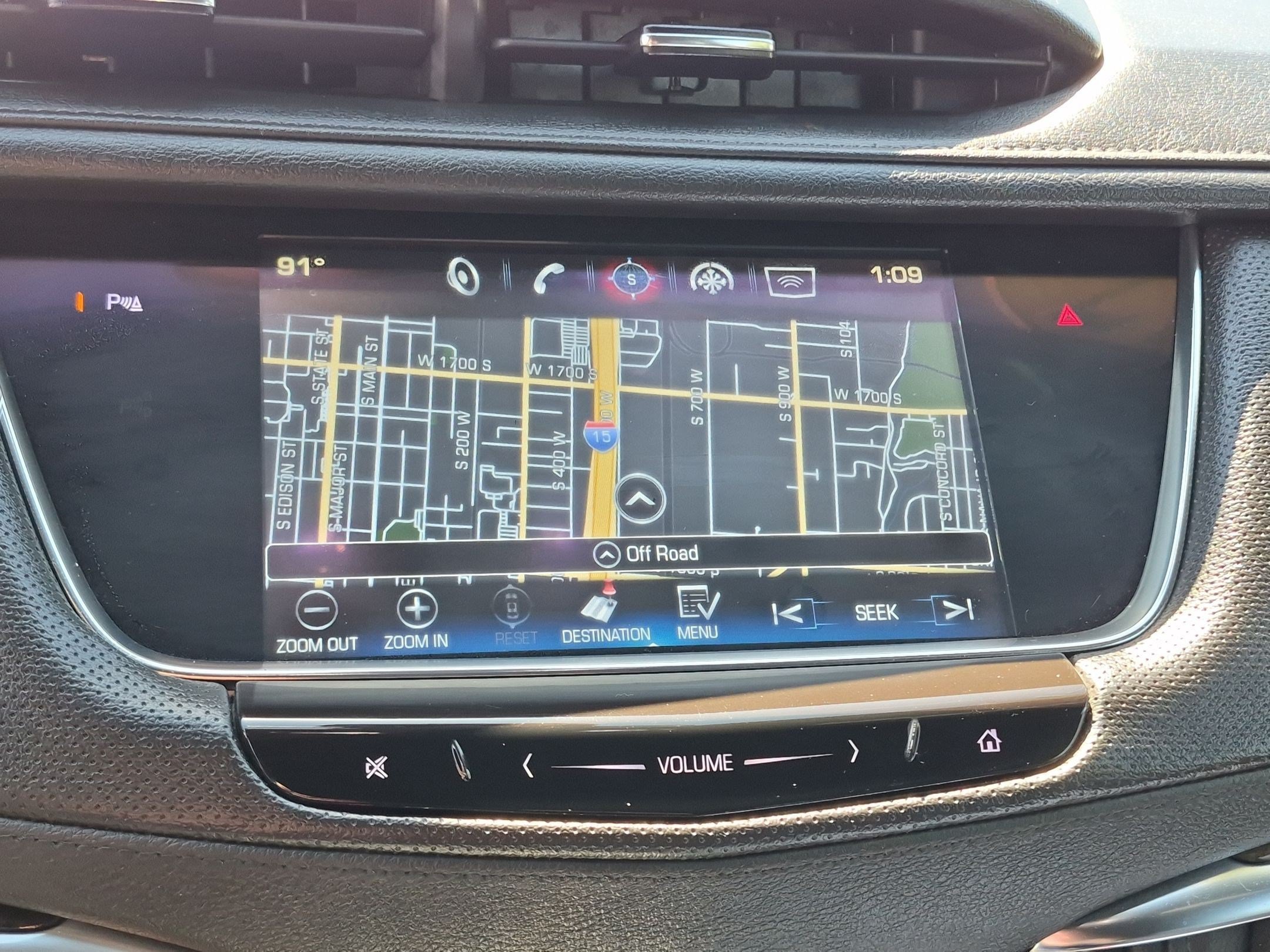 Used 2017 RADIANT SILVER METALLIC Cadillac Premium Luxury FWD image 21