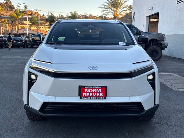 New 2027 Wind Chill Pearl <sup>1</sup> Toyota  XLE image 5
