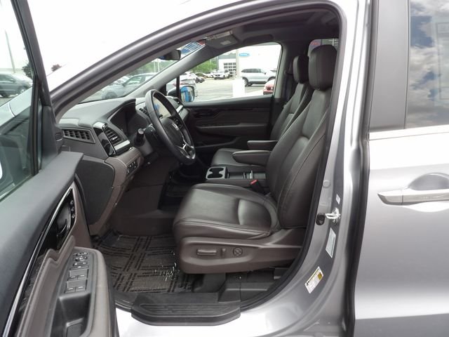 Used 2022 Lunar Silver Metallic Honda Touring image 17