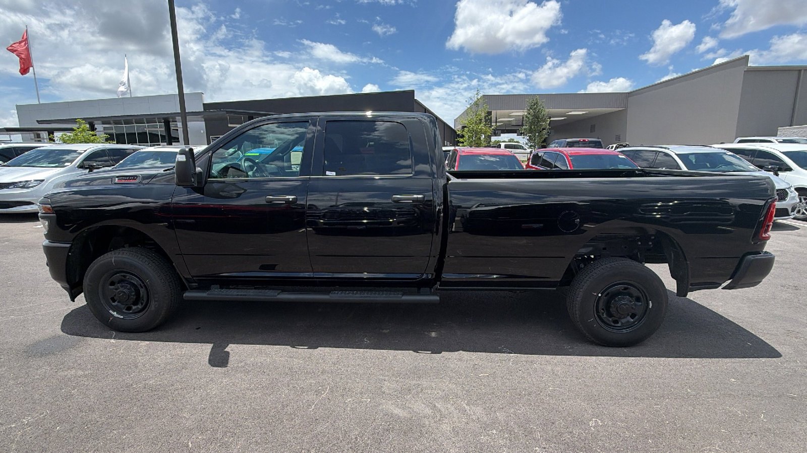 New 2026 Diamond Black Crystal Pearl-Coat Exterior Paint RAM Tradesman image 8