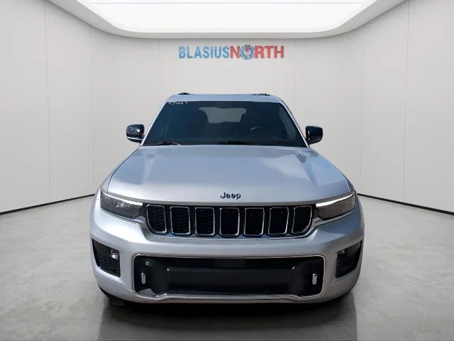 Used 2022 Silver Jeep Overland image 3