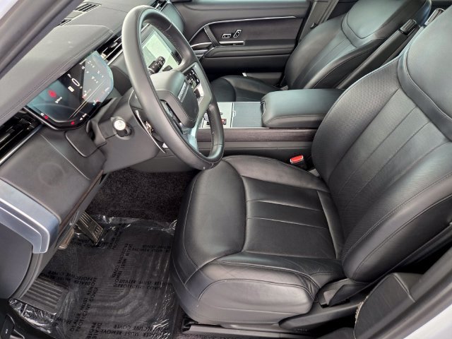 Used 2025 White Land Rover SE image 10
