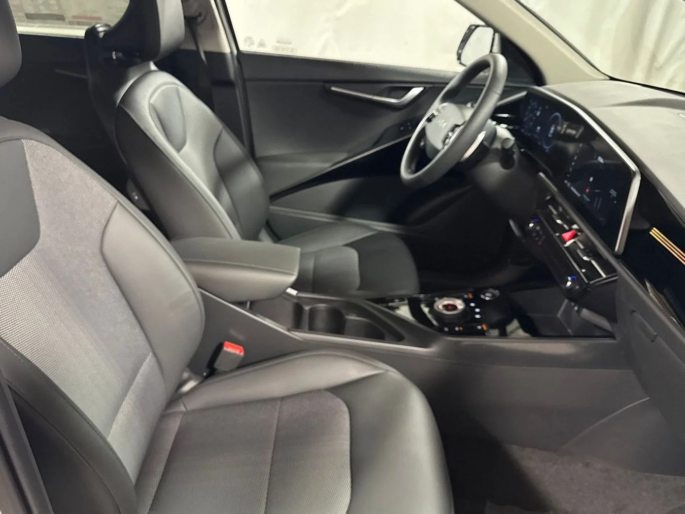 New 2026 Gray Kia Wind image 24