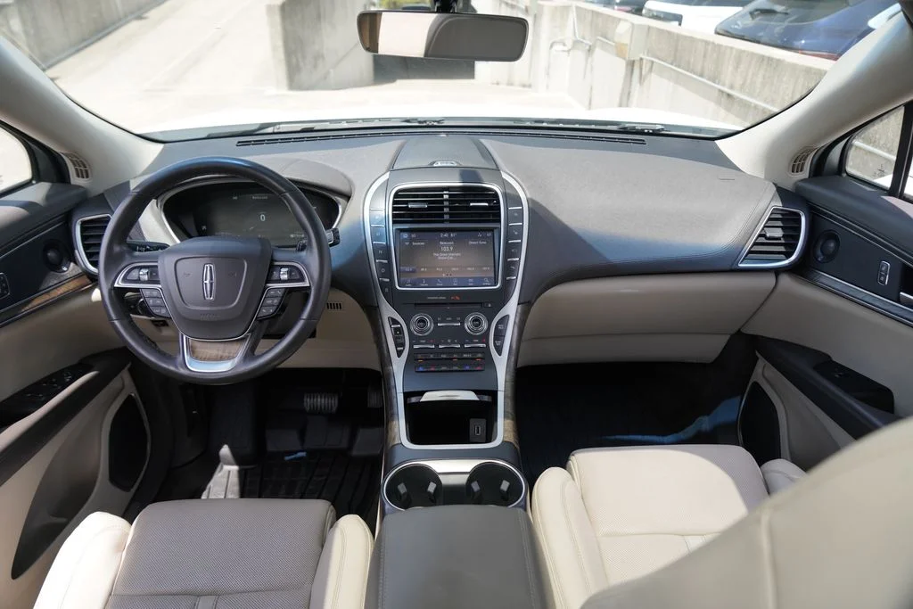 Used 2020 White Lincoln Reserve image 23