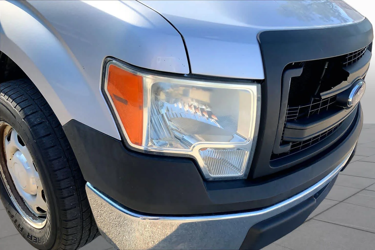 Used 2014 Ingot Silver Metallic Ford XL image 26