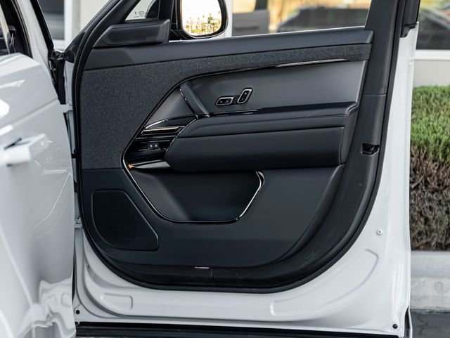 Used 2024 Fuji White Land Rover Dynamic SE image 28