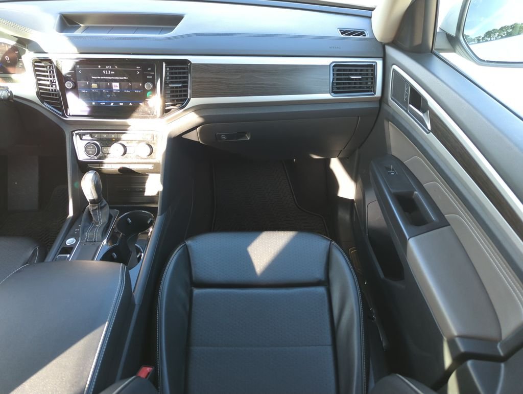 Certified Used 2022  Volkswagen 3.6L V6 SE w/Technology image 16