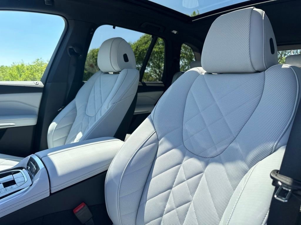 New 2026 Black Sapphire Metallic BMW xDrive40i image 15