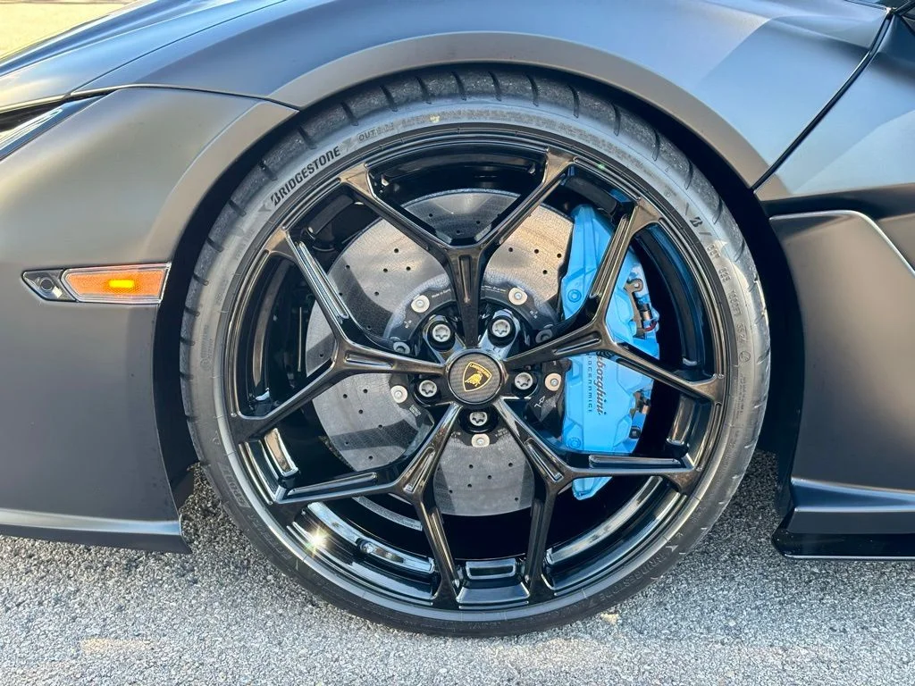 Used 2025 Black Lamborghini  image 16