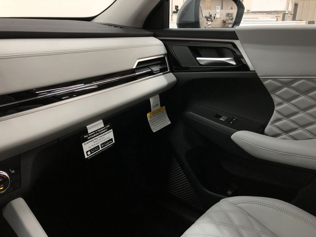 Used 2022 Mercury Gray Metallic Mitsubishi SEL image 34