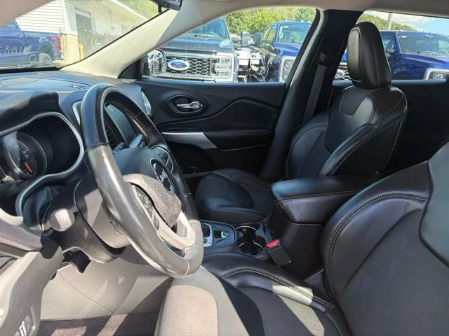 Used 2018 Diamond Black Jeep Latitude Plus image 22
