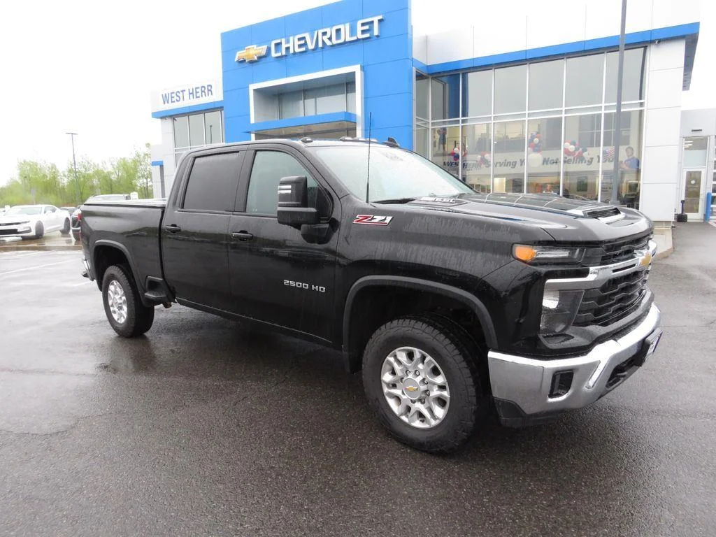 Used 2024 Black Chevrolet LT image 5
