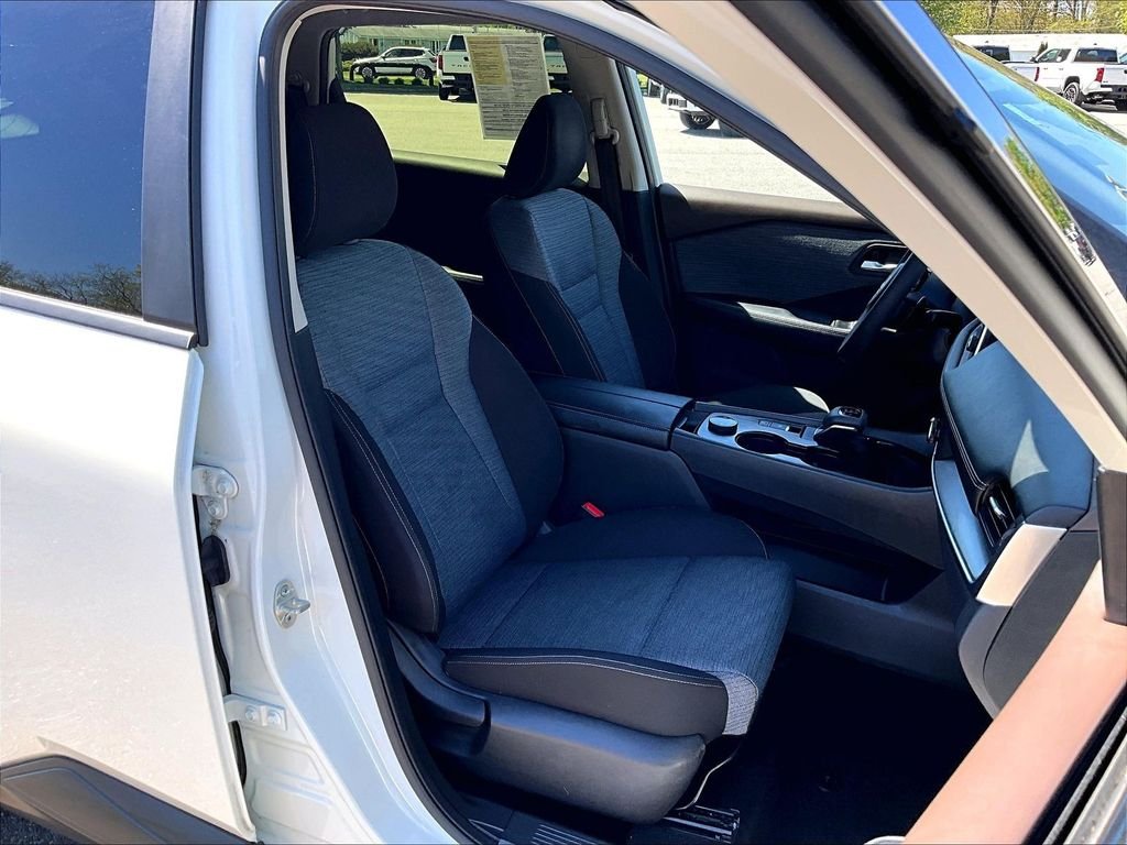 Used 2023 White Nissan SV image 11
